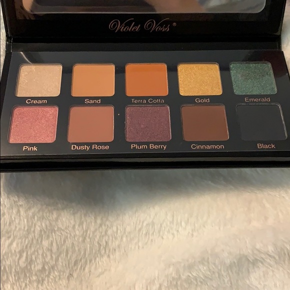 Violet Voss essentials palette - Picture 2 of 2